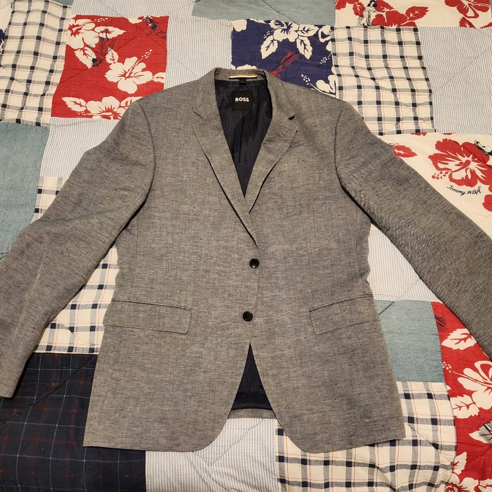 Light Grey Boss Suit 44R, Linen Blend. Like New